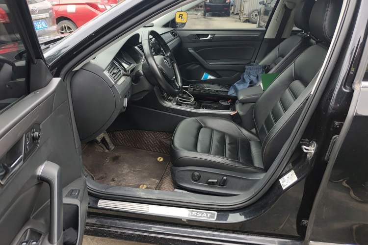 Used Volkswagen Passat 2017 330TSI DSG Luxury Edition Left Front Seat