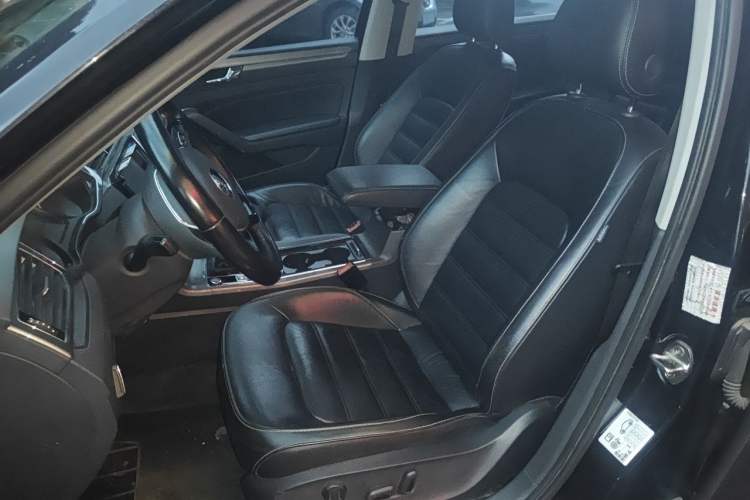 Used Volkswagen Passat 2017 330TSI DSG Luxury Edition Left Front Seat