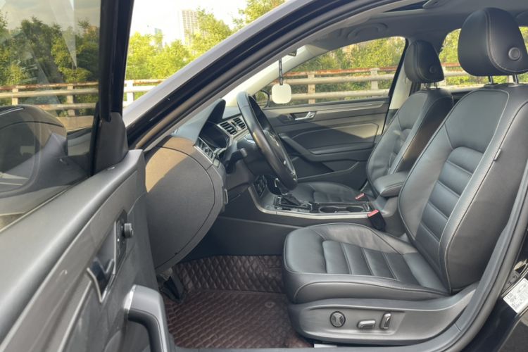 Used Volkswagen Passat 2017 330TSI DSG Luxury Edition Left Front Seat