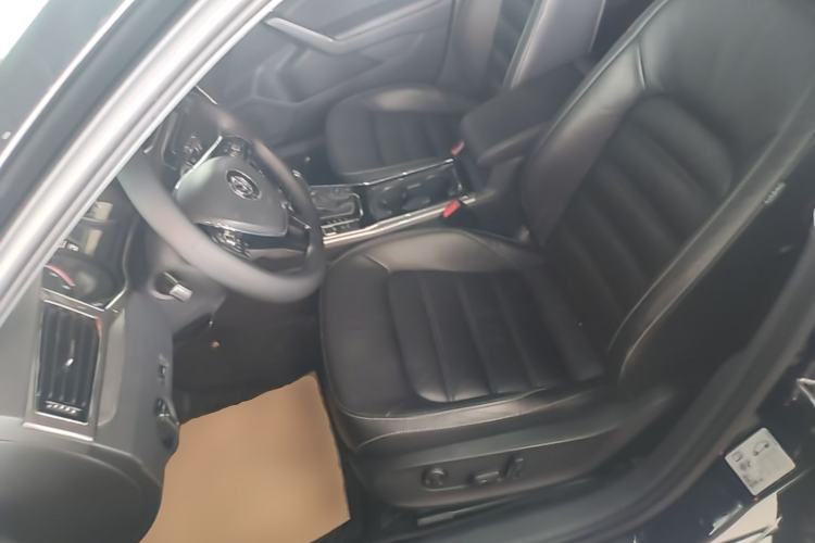 Used Volkswagen Passat 2017 330TSI DSG Luxury Edition Left Front Seat