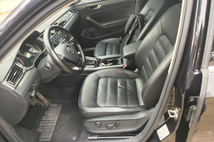 Used Volkswagen Passat 2017 330TSI DSG Luxury Edition Left Front Seat