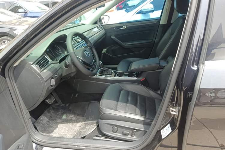 Used Volkswagen Passat 2017 330TSI DSG Luxury Edition Left Front Seat