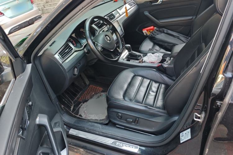 Used Volkswagen Passat 2017 330TSI DSG Luxury Edition Left Front Seat
