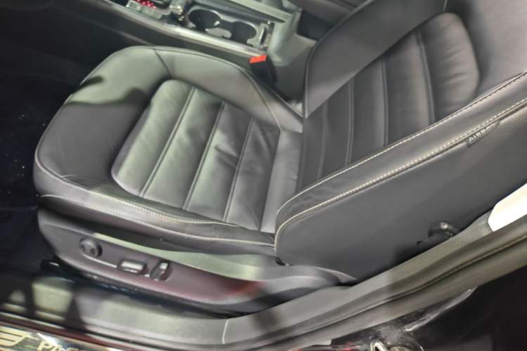 Used Volkswagen Passat 2017 280TSI DSG Luxury Edition Left Front Seat
