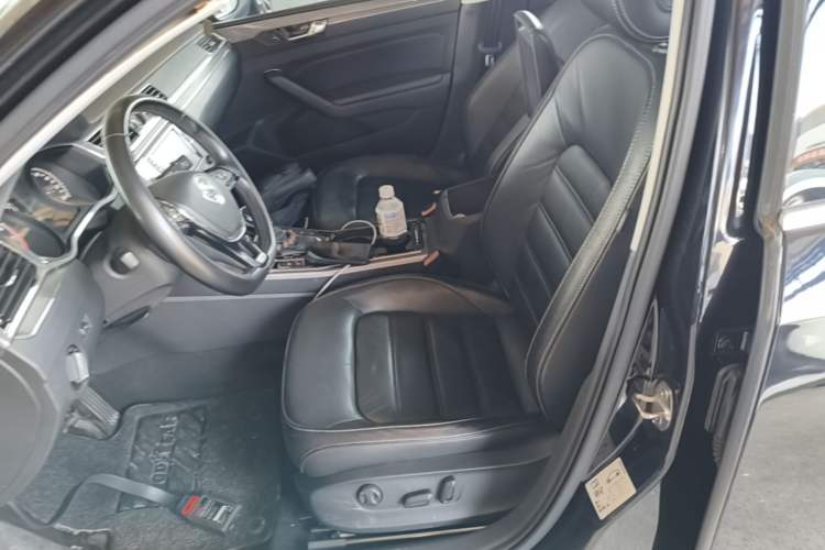 Used Volkswagen Passat 2017 330TSI DSG Luxury Edition Left Front Seat