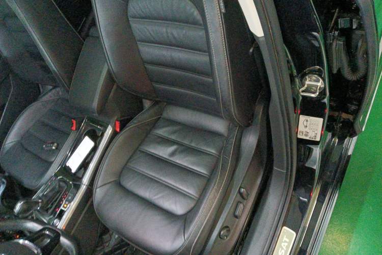 Used Volkswagen Passat 2017 330TSI DSG Luxury Edition Left Front Seat