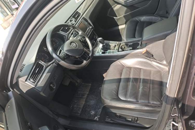 Used Volkswagen Passat 2017 330TSI DSG Luxury Edition Left Front Seat
