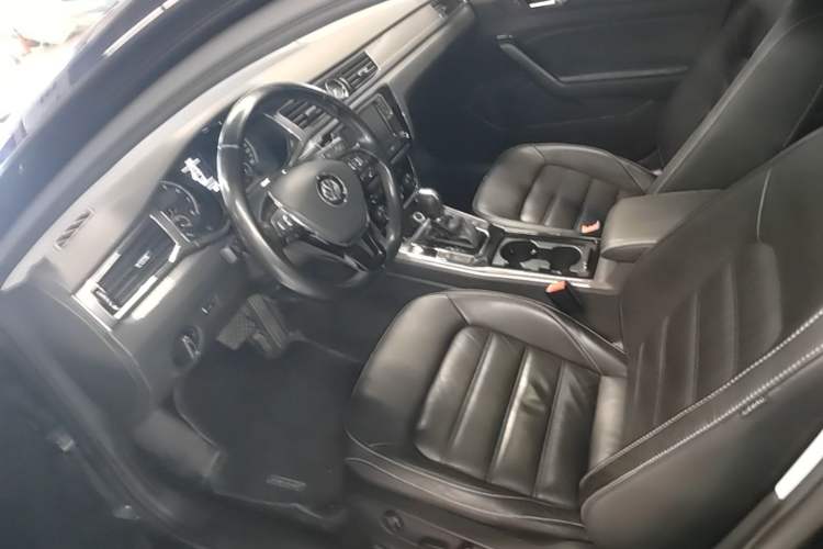 Used Volkswagen Passat 2017 330TSI DSG Luxury Edition Left Front Seat