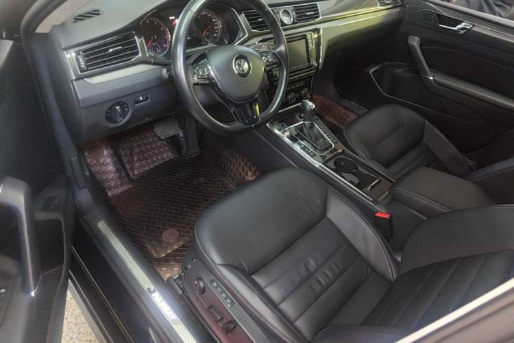 Used Volkswagen Passat 2017 330TSI DSG Luxury Edition Left Front Seat