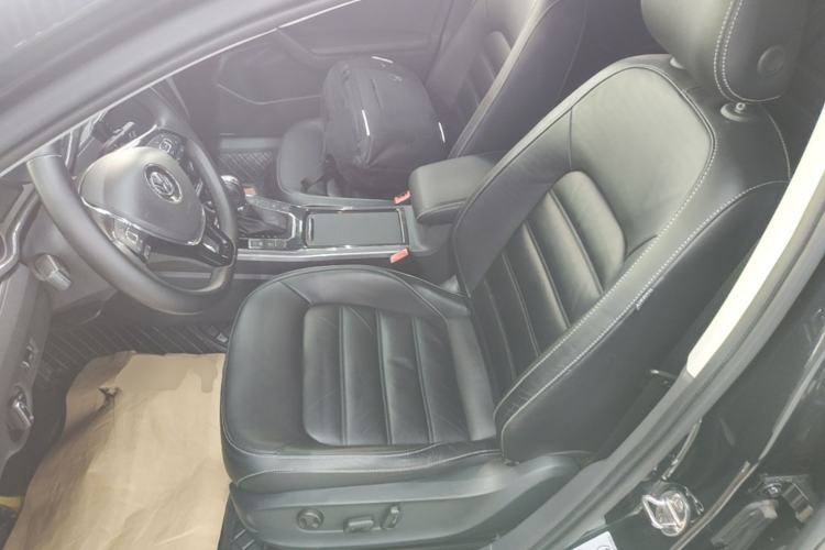 Used Volkswagen Passat 2017 330TSI DSG Luxury Edition Left Front Seat