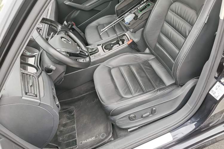 Used Volkswagen Passat 2017 330TSI DSG Luxury Edition Left Front Seat