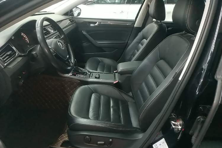 Used Volkswagen Passat 2017 330TSI DSG Luxury Edition Left Front Seat
