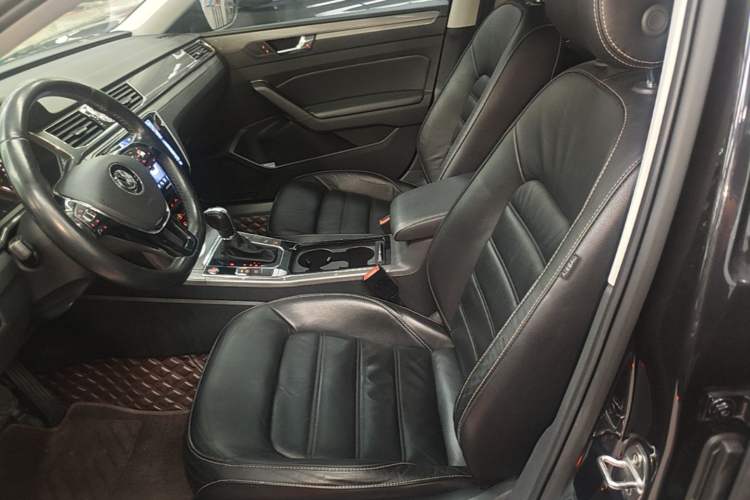 Used Volkswagen Passat 2017 330TSI DSG Luxury Edition Left Front Seat