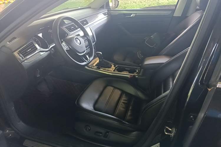 Used Volkswagen Passat 2017 330TSI DSG Luxury Edition Left Front Seat