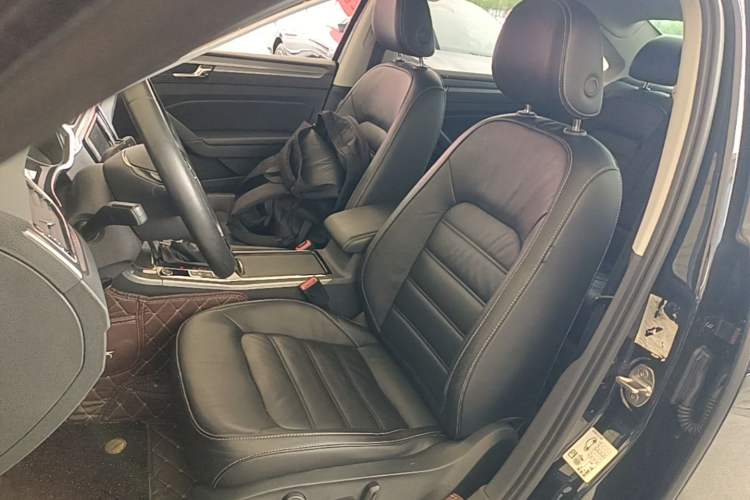 Used Volkswagen Passat 2017 330TSI DSG Luxury Edition Left Front Seat