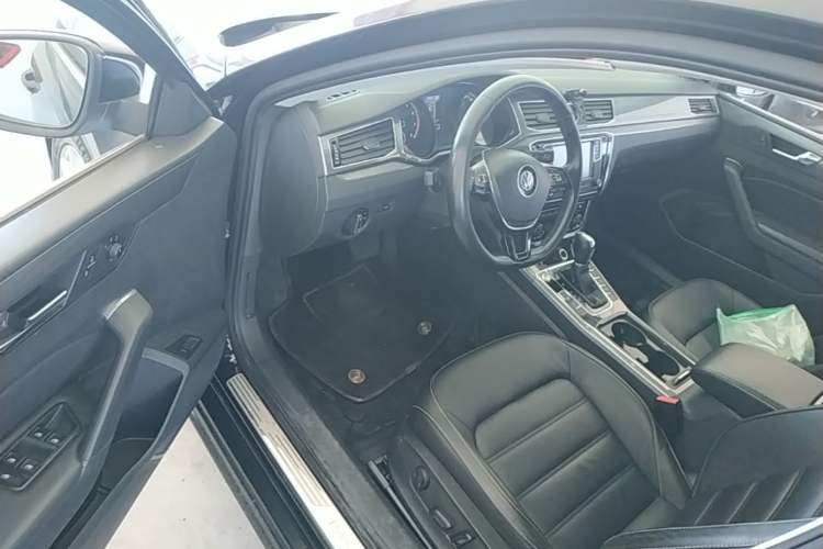 Used Volkswagen Passat 2017 330TSI DSG Luxury Edition Left Front Seat