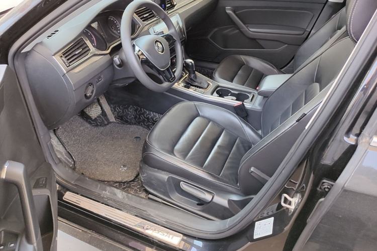 Used Volkswagen Passat  Left Front Seat