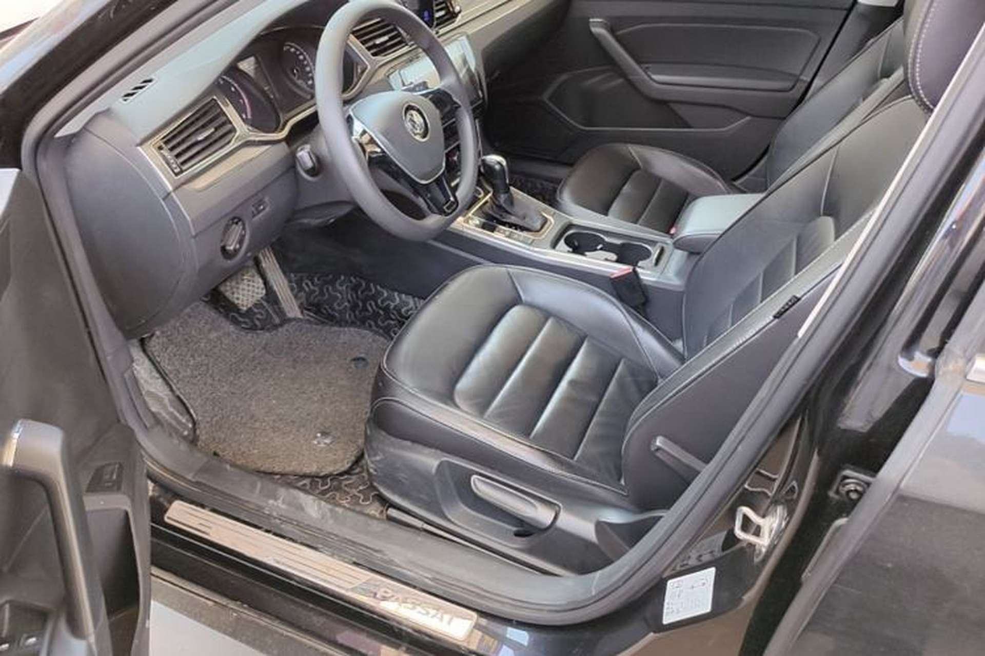 Used Volkswagen Passat  Left Front Seat