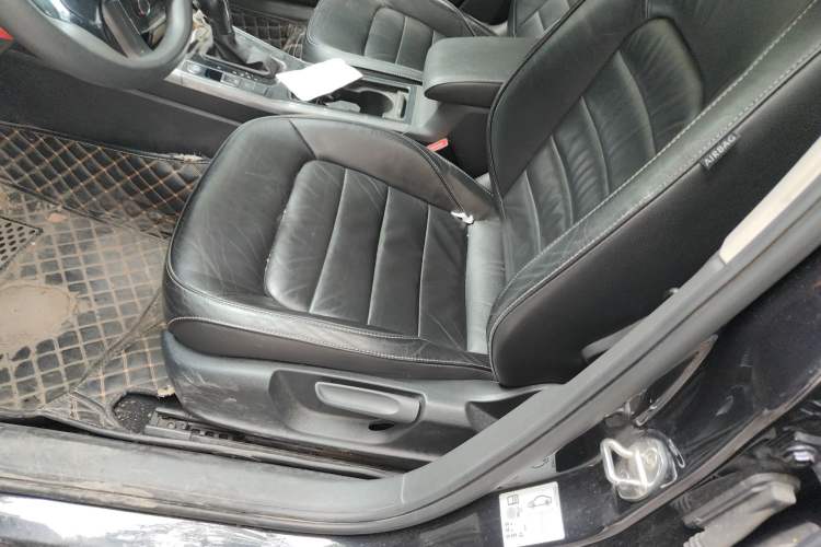 Used Volkswagen Passat 2017 280TSI DSG Luxury Edition Left Front Seat