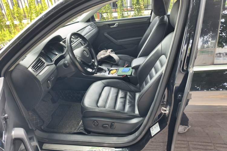 Used Volkswagen Passat 2017 330TSI DSG Luxury Edition Left Front Seat