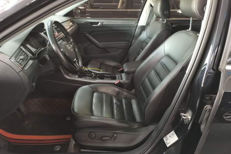 Used Volkswagen Passat 2017 330TSI DSG Luxury Edition Left Front Seat