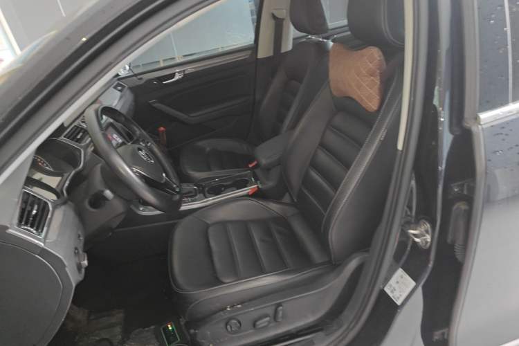 Used Volkswagen Passat 2017 330TSI DSG Luxury Edition Left Front Seat