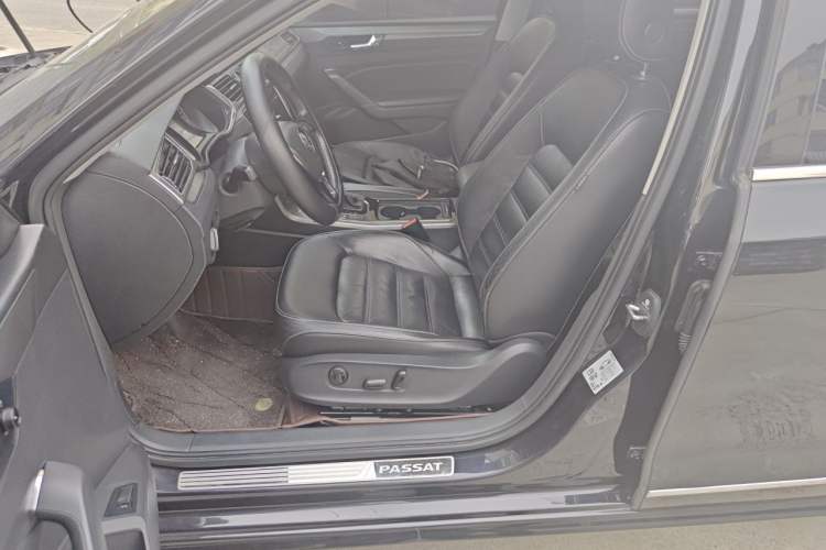 Used Volkswagen Passat 2017 330TSI DSG Luxury Edition Left Front Seat