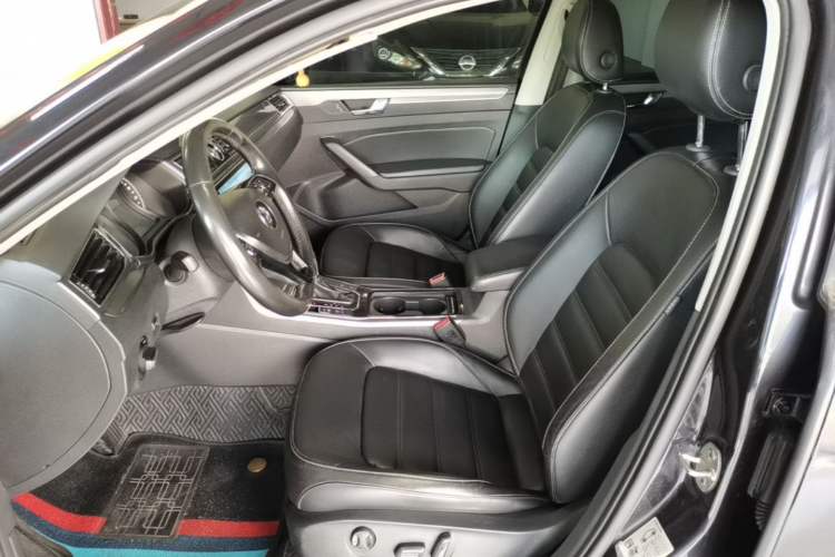 Used Volkswagen Passat 2017 330TSI DSG Luxury Edition Left Front Seat