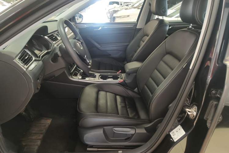 Used Volkswagen Passat 2017 280TSI DSG Luxury Edition Left Front Seat
