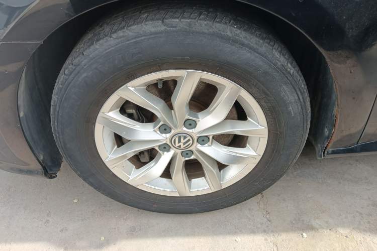 Used Volkswagen Passat 2017 330TSI DSG Luxury Edition Left Front Wheel Hub