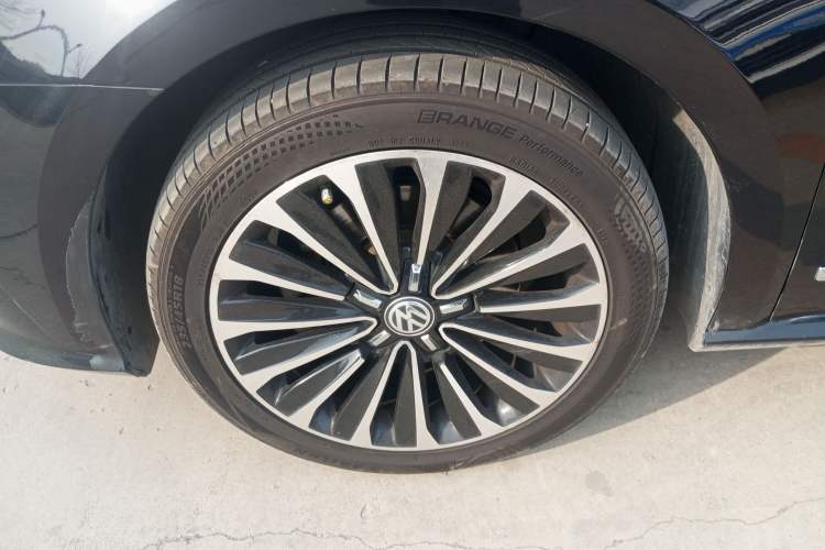 Used Volkswagen Passat 2017 330TSI DSG Prestige Edition Left Front Wheel Hub