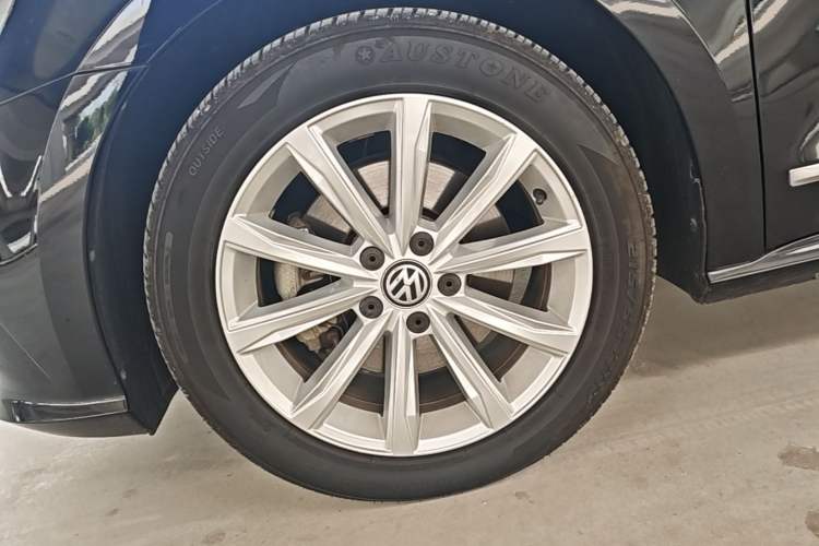Used Volkswagen Passat 2017 330TSI DSG Luxury Edition Left Front Wheel Hub