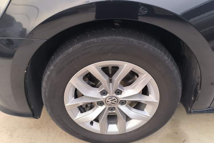 Used Volkswagen Passat 2017 1.8TSI DSG Government Procurement Version (CEA Engine) Left Front Wheel Hub