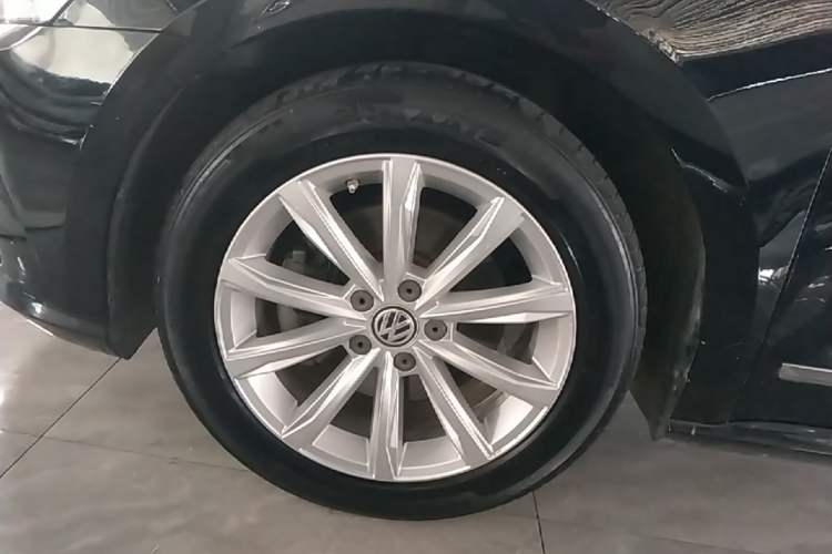 Used Volkswagen Passat 2017 330TSI DSG Luxury Edition Left Front Wheel Hub