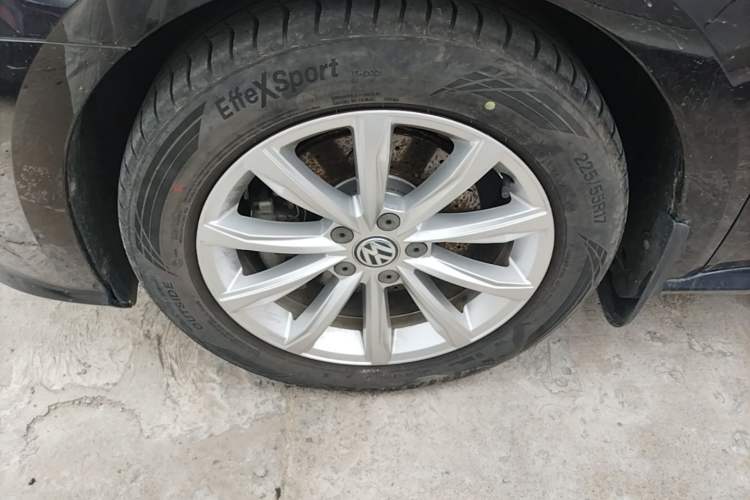 Used Volkswagen Passat 2017 330TSI DSG Luxury Edition Left Front Wheel Hub