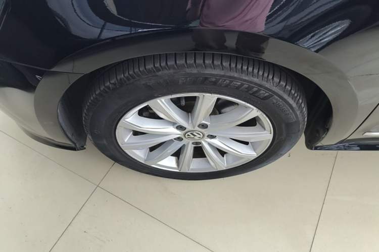 Used Volkswagen Passat 2017 330TSI DSG Luxury Edition Left Front Wheel Hub
