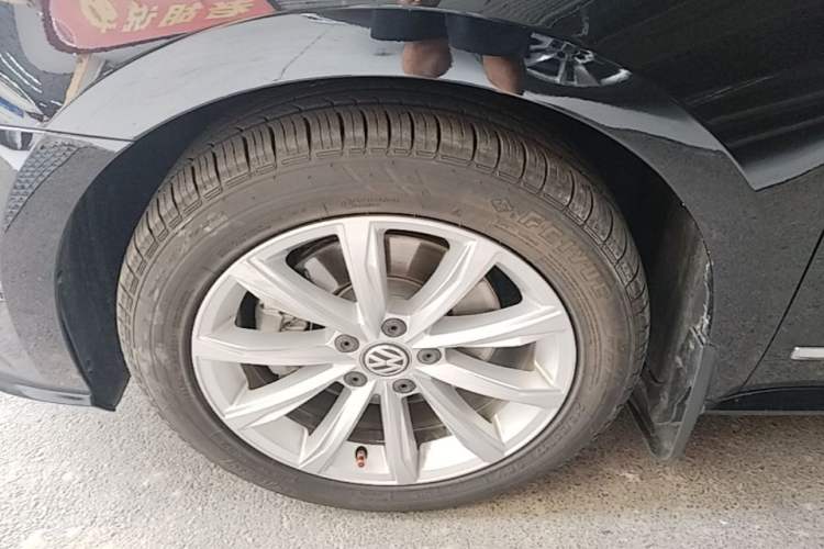 Used Volkswagen Passat 2017 330TSI DSG Luxury Edition Left Front Wheel Hub