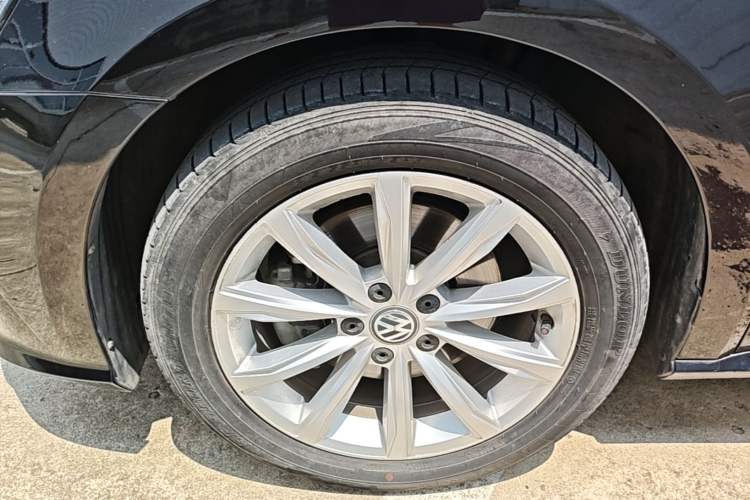 Used Volkswagen Passat 2017 330TSI DSG Luxury Edition Left Front Wheel Hub