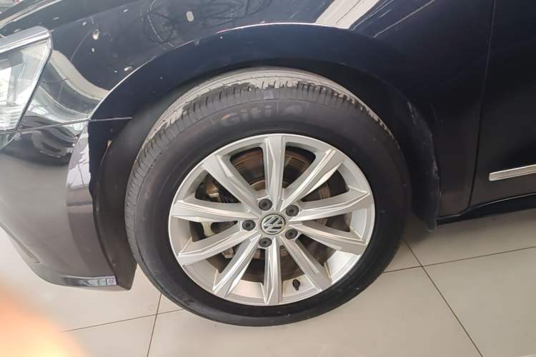 Used Volkswagen Passat 2017 330TSI DSG Luxury Edition Left Front Wheel Hub