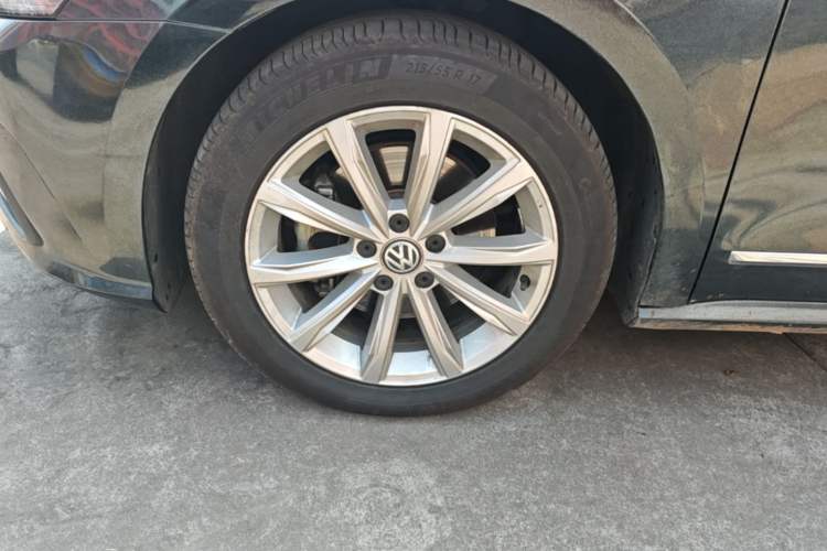 Used Volkswagen Passat 2017 330TSI DSG Luxury Edition Left Front Wheel Hub