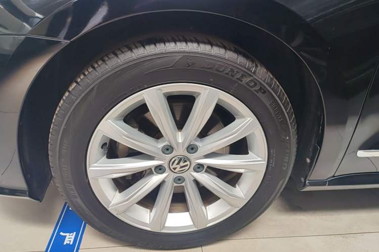 Used Volkswagen Passat 2017 330TSI DSG Luxury Edition Left Front Wheel Hub