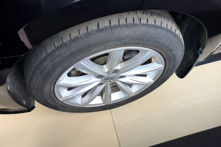 Used Volkswagen Passat 2017 330TSI DSG Luxury Edition Left Front Wheel Hub
