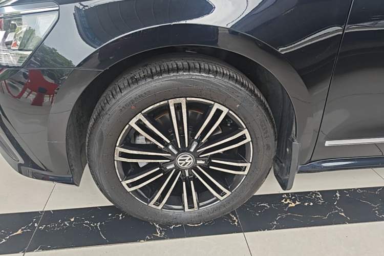 Used Volkswagen Passat 2017 330TSI DSG Prestige Edition Left Front Wheel Hub