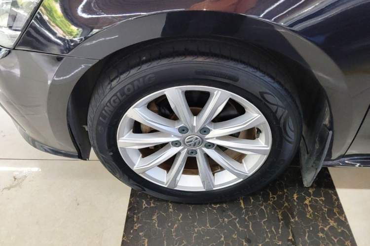 Used Volkswagen Passat 2017 330TSI DSG Luxury Edition Left Front Wheel Hub