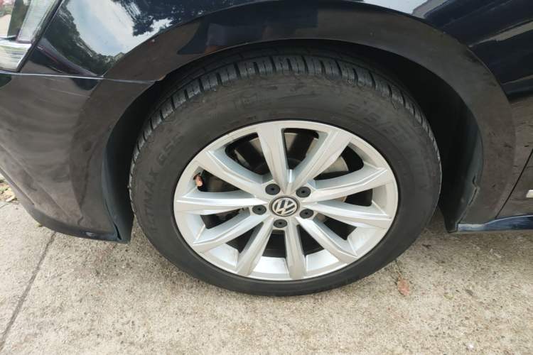 Used Volkswagen Passat 2017 330TSI DSG Luxury Edition Left Front Wheel Hub