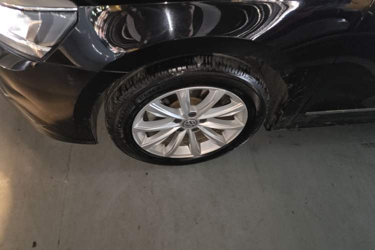 Used Volkswagen Passat 2017 330TSI DSG Luxury Edition Left Front Wheel Hub