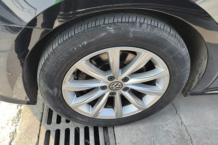 Used Volkswagen Passat 2017 330TSI DSG Luxury Edition Left Front Wheel Hub