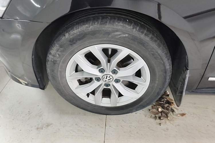 Used Volkswagen Passat 2017 330TSI DSG Luxury Edition Left Front Wheel Hub