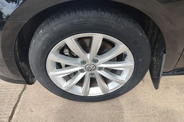 Used Volkswagen Passat 2017 280TSI DSG Luxury Edition Left Front Wheel Hub