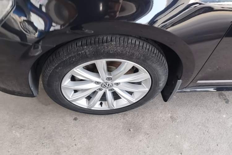 Used Volkswagen Passat 2017 330TSI DSG Luxury Edition Left Front Wheel Hub